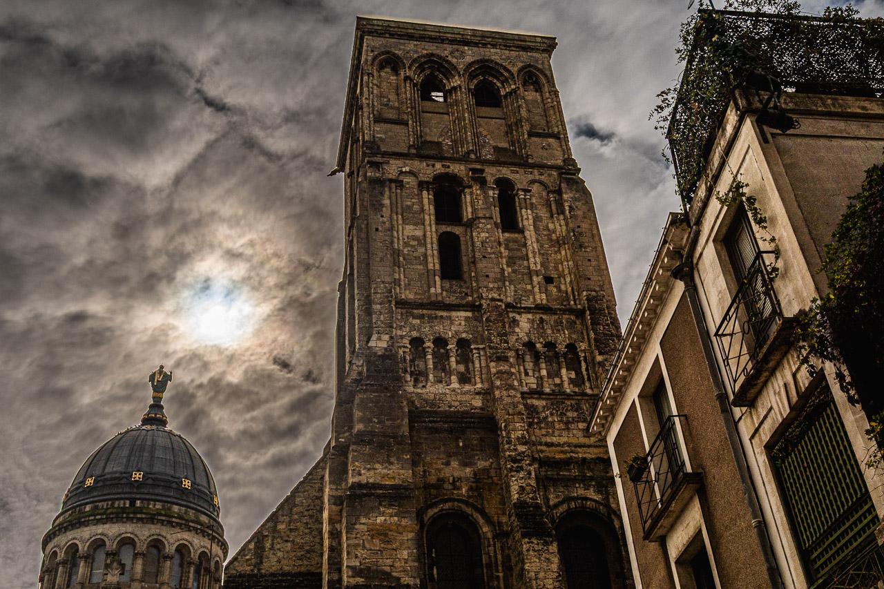 Voile Sacré, photo d’art signée sur papier d’art. Lumière divine et architecture s’unissent dans cette œuvre de la série Mikado.