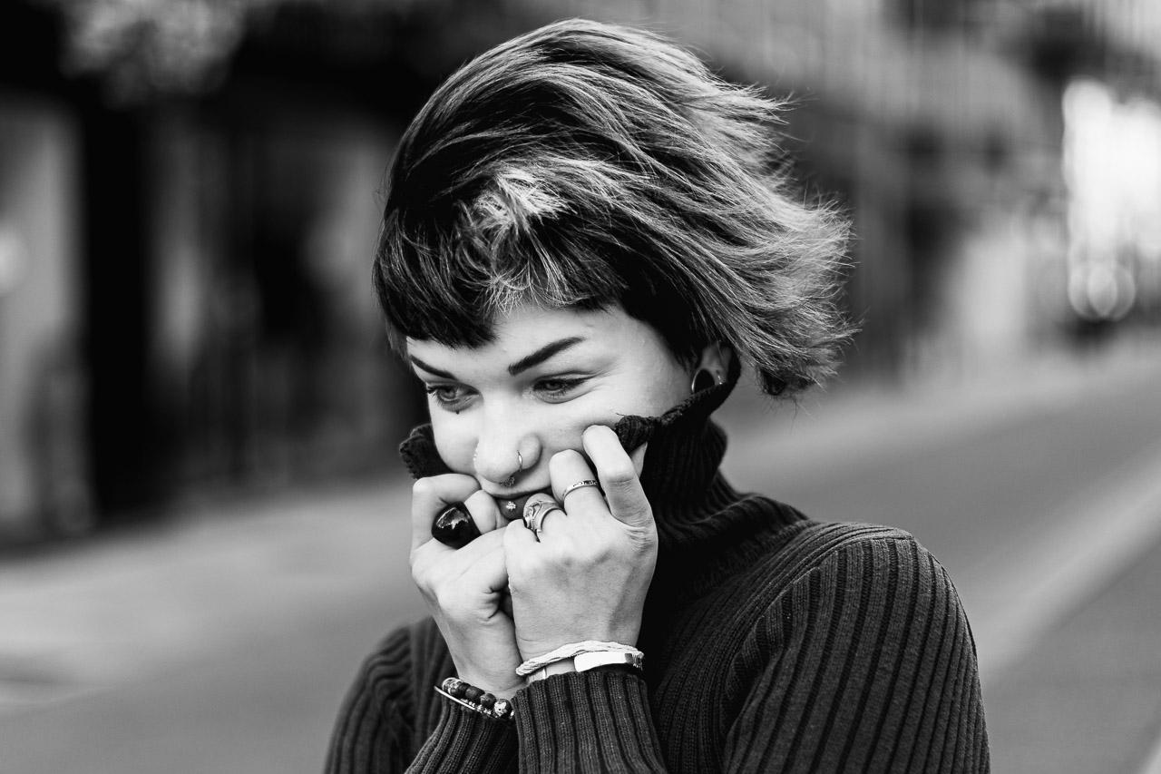 Portrait artistique en lumière naturelle à Saint-Étienne, photographie authentique par Stenpicture