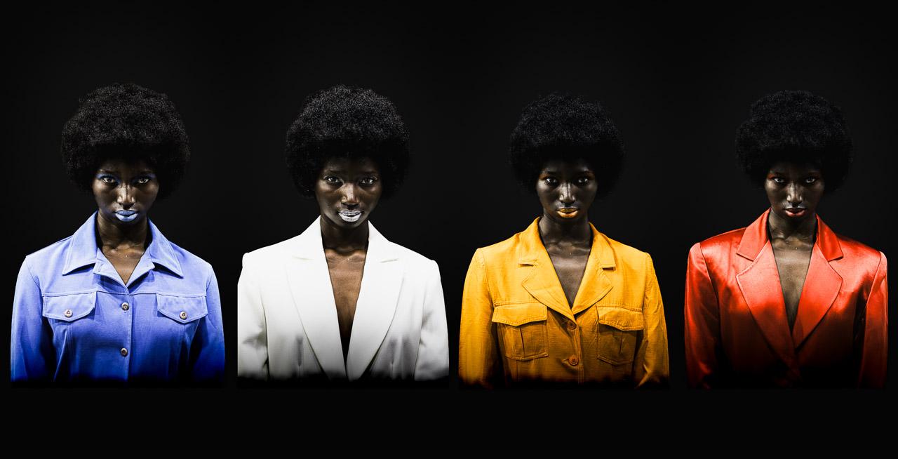 Photographie d’Art Un même regard, portrait contemporain issu de la série Mikado, décliné en quatre variations de couleur, regard frontal, tirage signé sur papier d’Art.