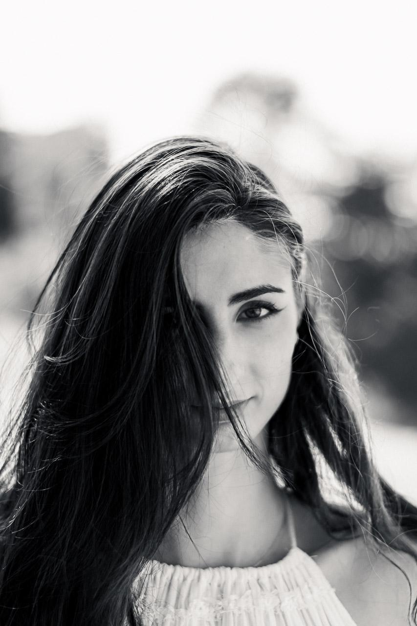 Portrait artistique en lumière naturelle à Saint-Étienne, photographie authentique par Stenpicture